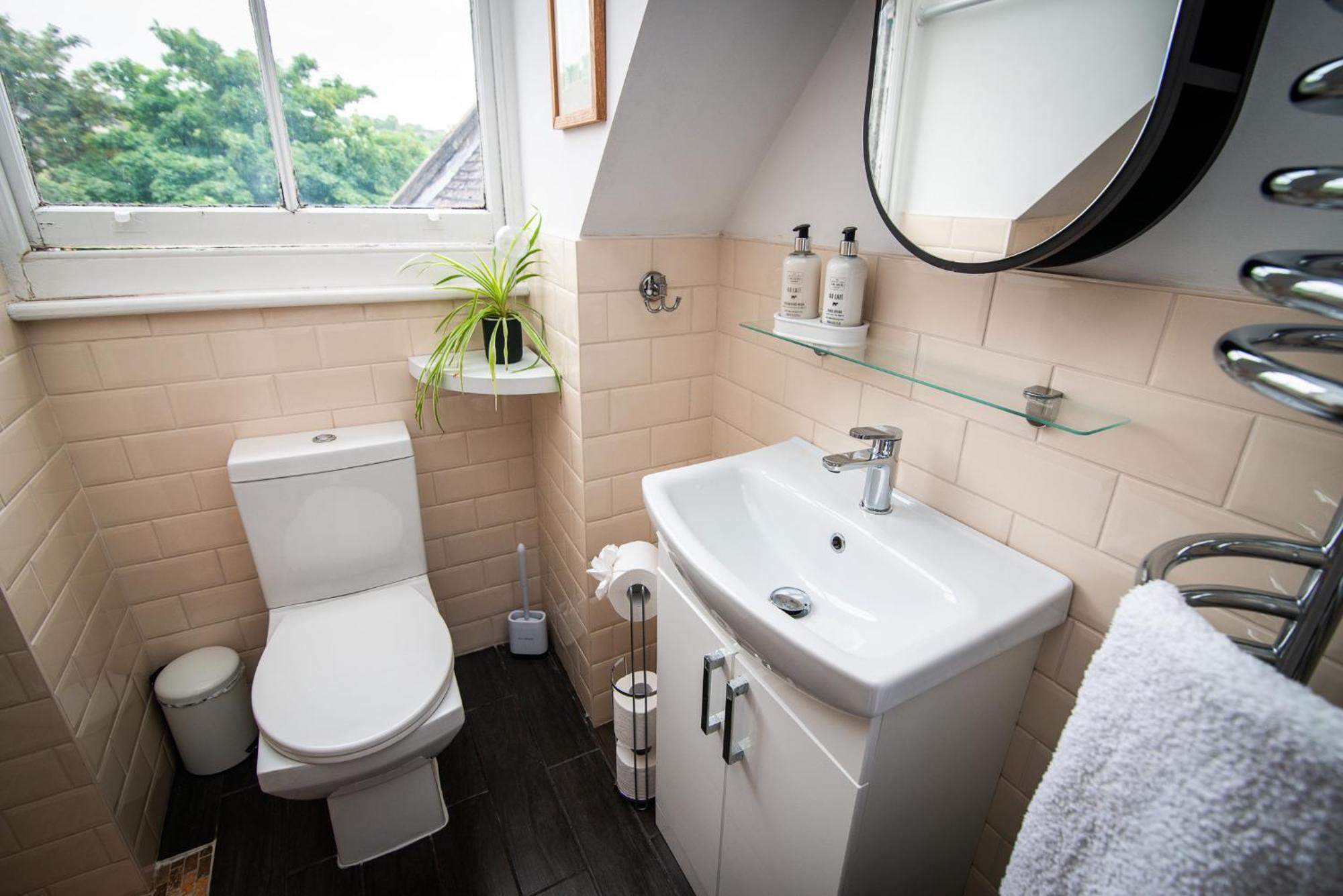 Spacious Retreat With River Views Near Peak District Matlock  Ngoại thất bức ảnh