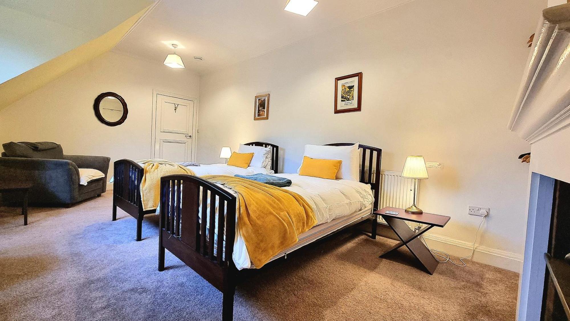 Spacious Retreat With River Views Near Peak District Matlock  Ngoại thất bức ảnh